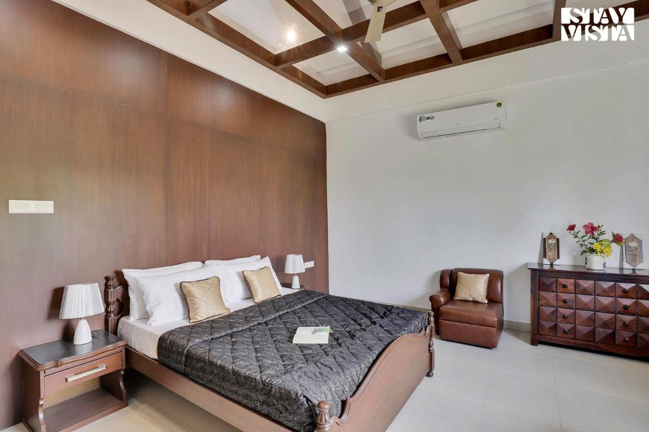 Stayvista'S Lakeside Whispers - Lake & Mountain-View Villa With Lawn & Indoor-Outdoor Games Nagpur Esterno foto