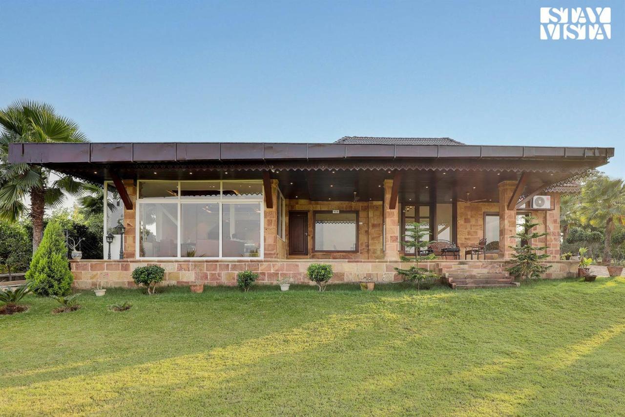 Stayvista'S Lakeside Whispers - Lake & Mountain-View Villa With Lawn & Indoor-Outdoor Games Nagpur Esterno foto