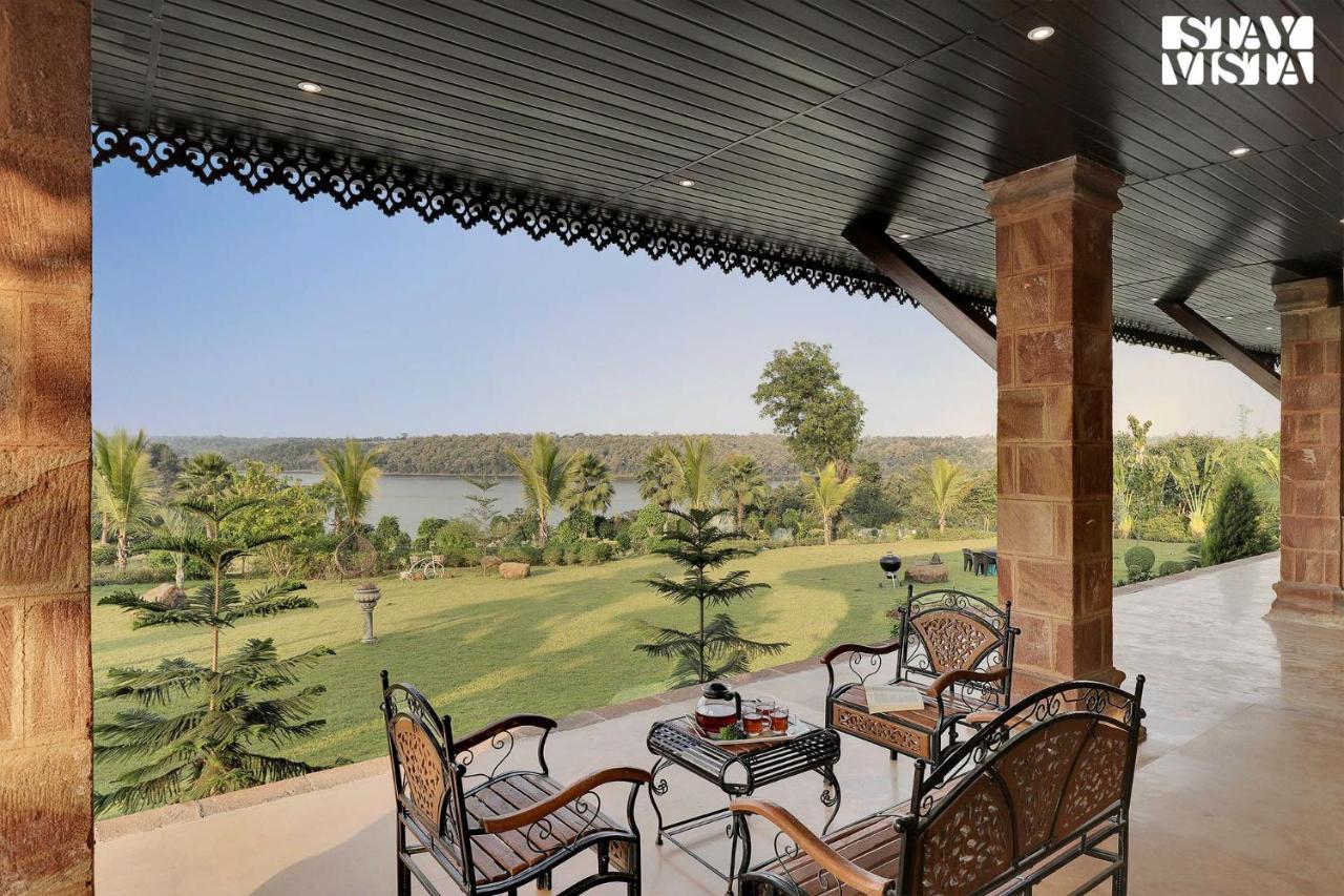 Stayvista'S Lakeside Whispers - Lake & Mountain-View Villa With Lawn & Indoor-Outdoor Games Nagpur Esterno foto